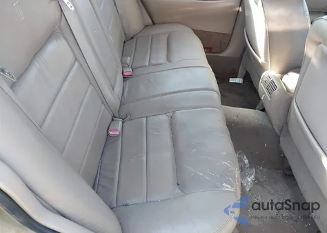 2000 Lincoln Town Car Signature z USA, uszkodzony, nr VIN 1LNHM82W1YY832463